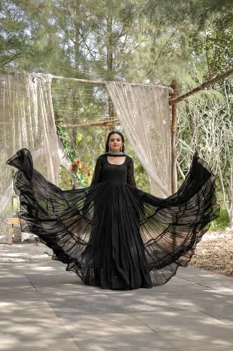 Image of Dresser Women's Embriodered Round Neck Flared Anarkali Kurta Set