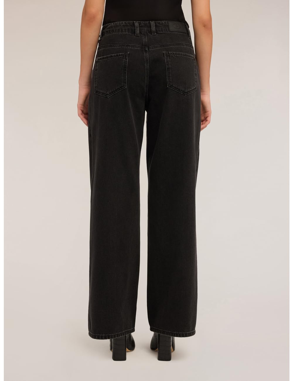 Motivi: Jeans Wide Leg Slouchy Neri. Stagione Autunno Inverno 2025