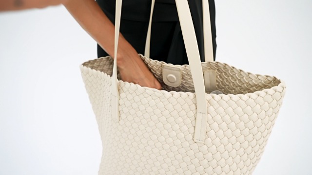Bolso tote tejido de cuero con gran capacidad y pouch miniatura 6