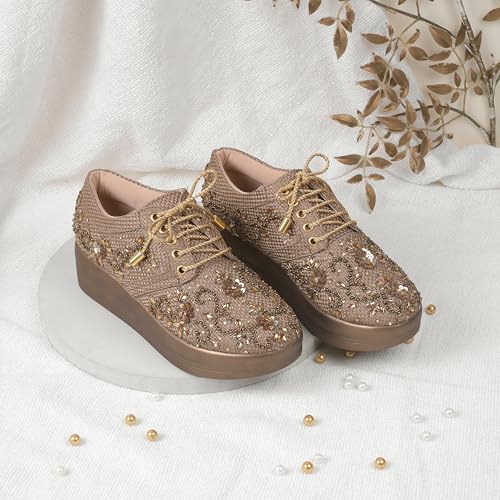 Image of Mochi Women'sSlip On Closure Boots with Platforms