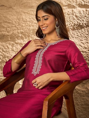 Image of Women's Silk Blend Solid Regular Kurta Set