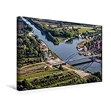 Calvendo Premium Textil-Leinwand 45 cm x 30 cm Quer, Volkach von Oben mit Altmain und Kanal | Wandbild, Bild auf Keilrahmen, Fertigbild auf Echter Leinwand, Leinwanddruck: Volkach am Main Orte Orte - hans will