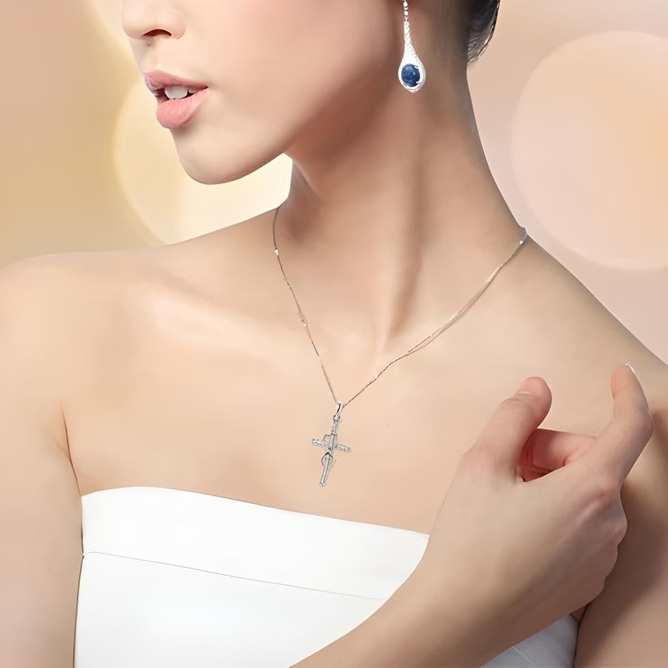 Collier croix religieuse en argent pour style quotidien