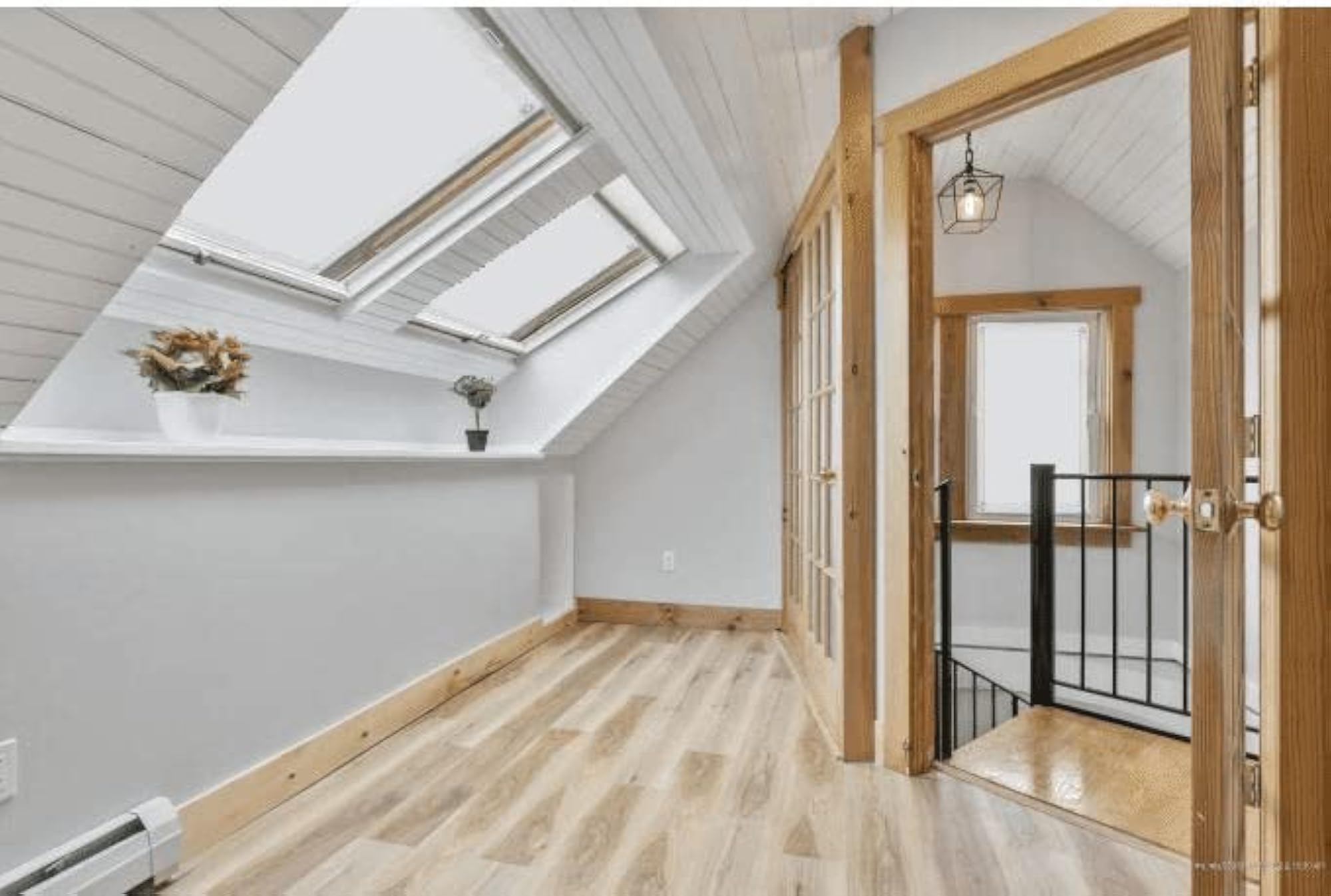 100% Blackout Skylight Roller Blind with Suction Cups, No Drilling
