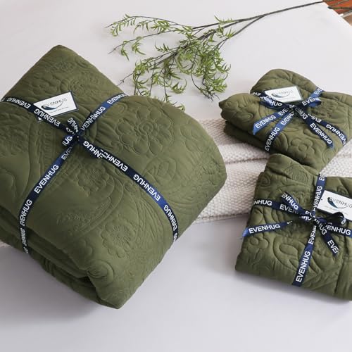 Image of EVENHUG Oversized King Quilt California King Size Lightweight Bedding Set Reversible Bedspread Coverlets for All Seasons 3 Piece (Olive Green 120 inchx120 inch)