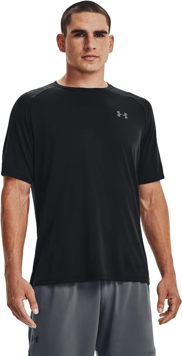 Under Armour komfortable Sporthose für Männer mit integrierter Handytasche Schwarz L, atmungsaktives Sportshirt, schnelltrocknendes Trainingsshirt mit Loser Passform Schwarz L