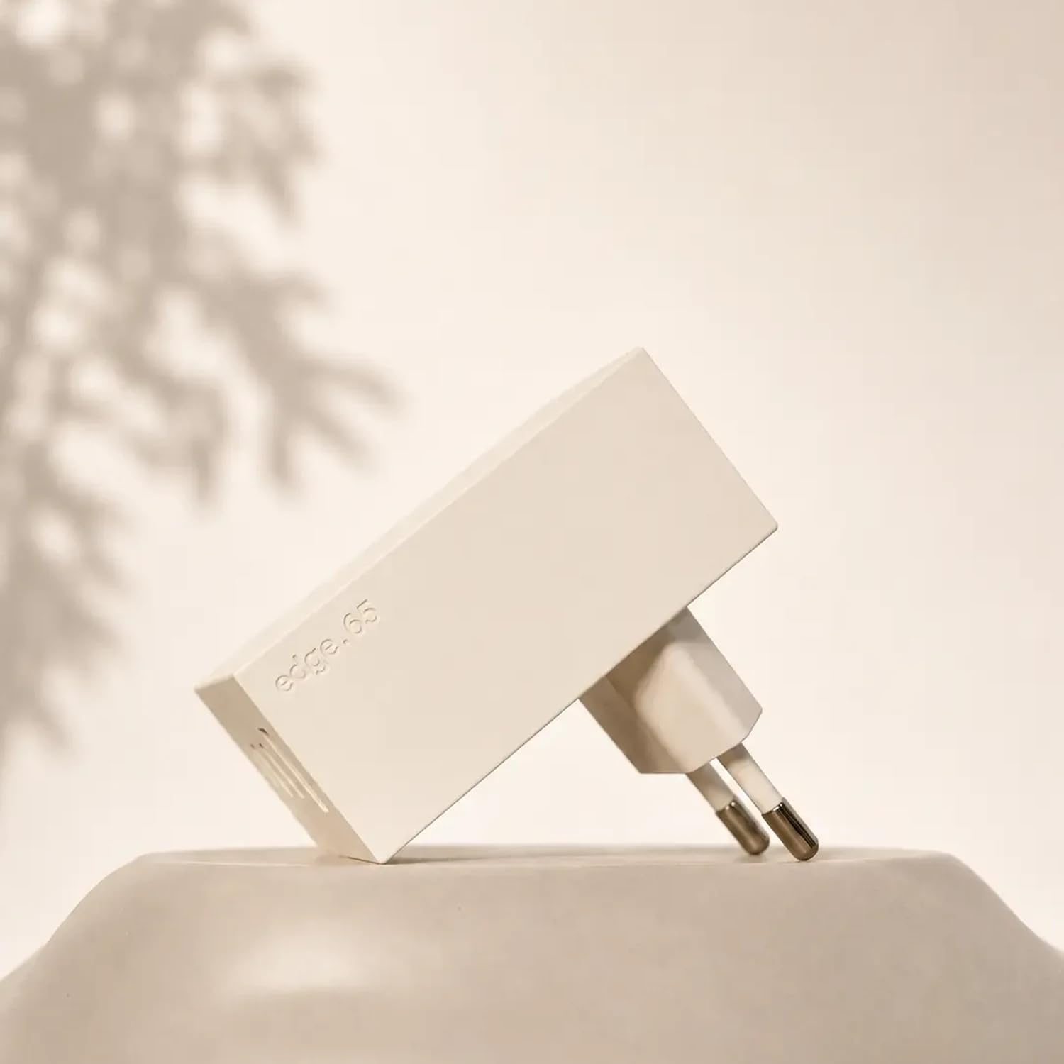 Reduct® Edge.65 USB-Ladegerät, 65W, Schnellladegerät, mehrfach USB-Anschlüsse (2xUSB-C + 1xUSB-A), Zertifiziert und gefertigt nach höchsten Standards