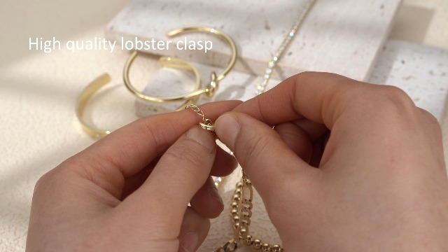 Juego De 6 Pulseras De Acero Dorado Para Mujer - Ajustables, Apilables Y Hipoalergénicas