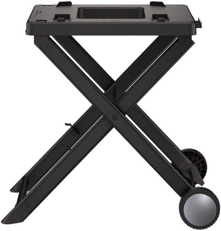 XSKSTAND Woodfire Soporte plegable para parrilla para exteriores, compatible con parrillas Ninja Woodfire (serie OG700), plegable, soporte lateral para utensilios, resistente a la intemperie, negro | El soporte para parrilla Ninja Woodfire se pliega para almacenamiento, se bloquea de forma segura, rueda sobre ruedas y tiene 3 ganchos para utensilios