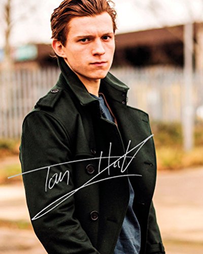 TOM HOLLAND #3 | Ristampa fotografica di laboratorio firmata | Dimensioni 10x8 per adattarsi a cornici da 10x8 pollici | Qualità del laboratorio | Display fotografico | Regalo regalo da collezione