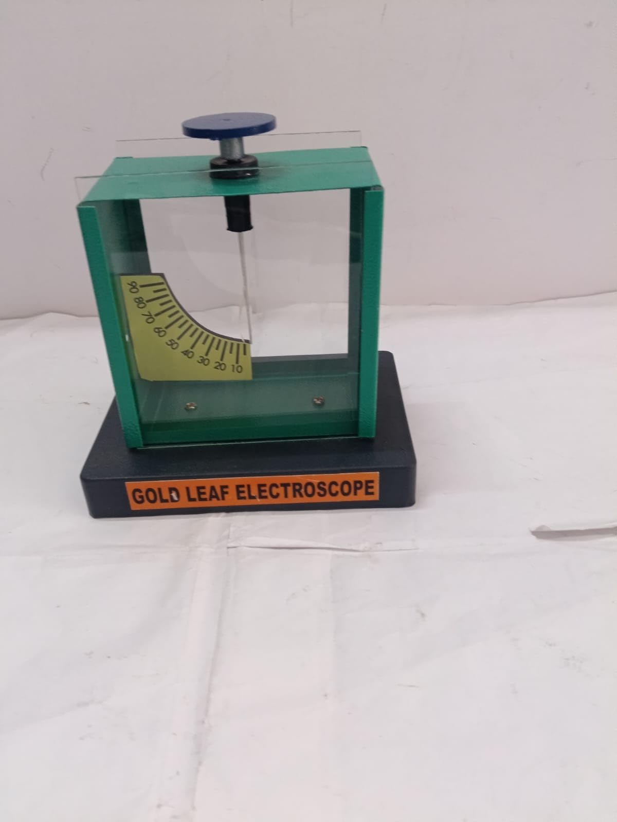 Elettroscopio fatto in metallo della foglia dell'oro per lo scopo scientifico del laboratorio e il progetto scolastico