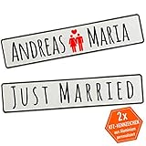 La oferta incluye dos placas para coche. Elige el diseño de nuestras ofertas, introduce los nombres de la pareja de boda y elige el tipo de letra. Escribe simplemente un mensaje si tienes un deseo individual para el diseño, tipo de letra o la inserción de la fecha.
