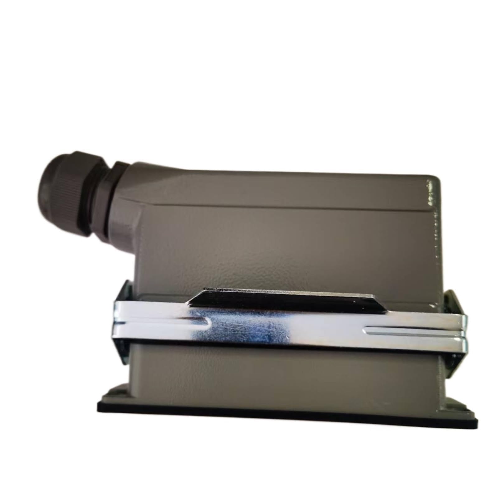 Enchufe HDC-HE-024-1D para cajas de control en talleres y naves 5