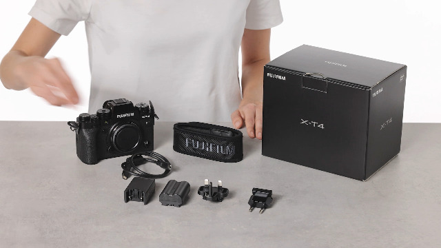 FUJIFILM X-T4 Sistem Kamerası (26,1 Megapiksel, X-Trans CMOS 4