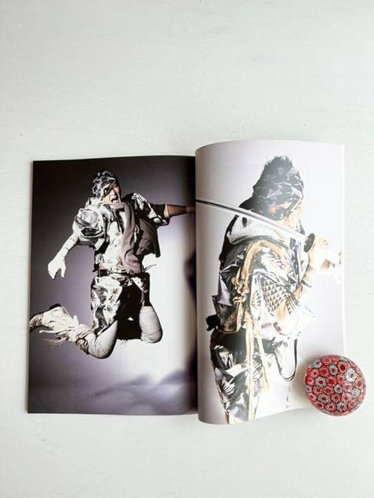 直筆サイン入り　　　ー中村獅童 shidouー 写真集 中村獅童、復活！｜ハーパーズ バザー(Harper's BAZAAR)公式