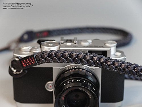 Barton 1972 | Tracolla per fotocamera realizzata a...