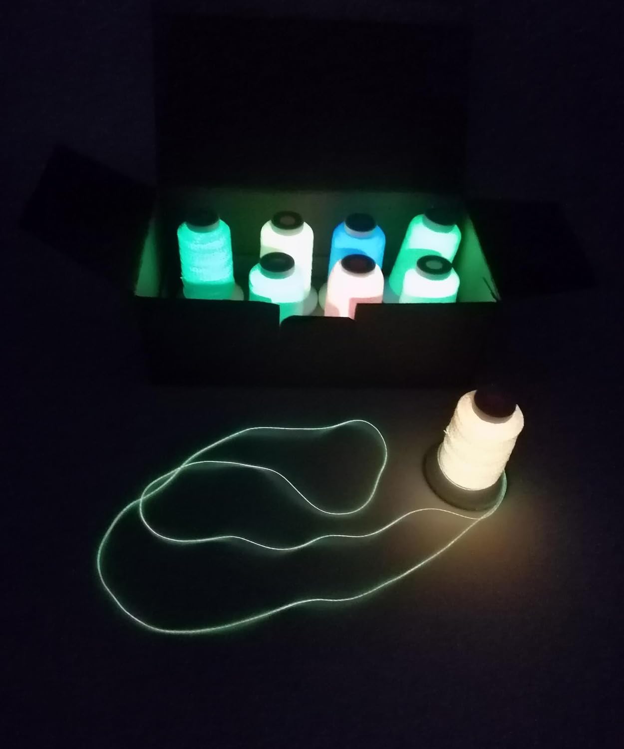 8 Colors Luminary Glow in the Dark Thread 40WT 300M (320Y), Glow in the Dark Embroidery Machine Thread Kit per Spool for Embroidery, Quilting, Hand Crafts & Sewing