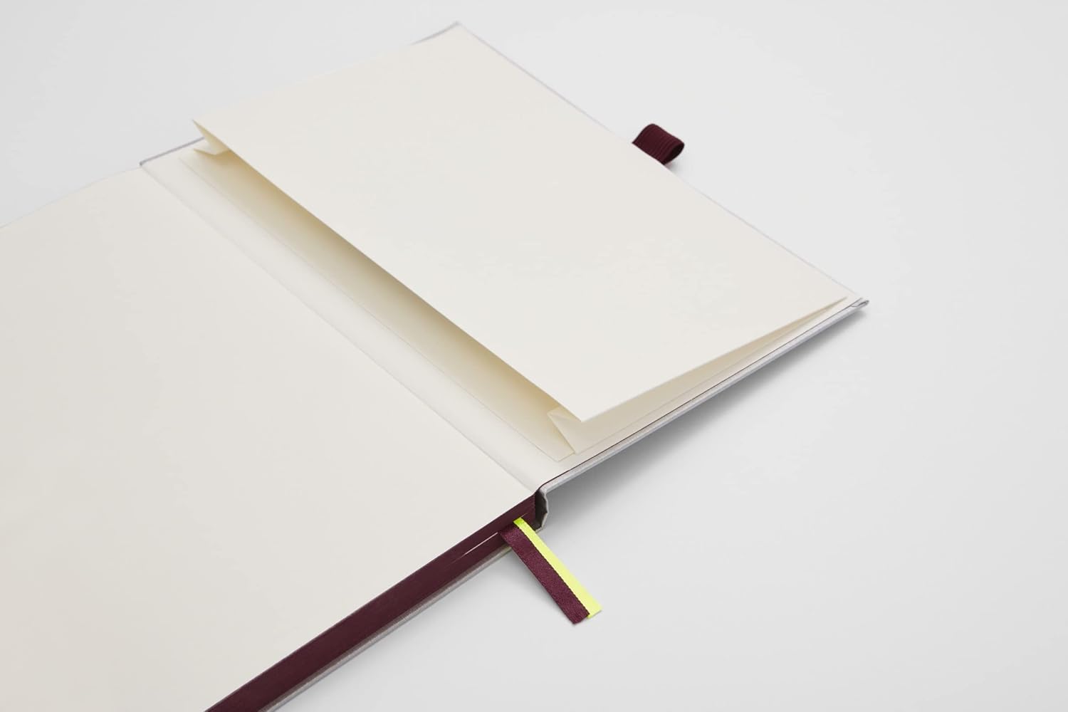 Lamy Paper blanco Hardcover A5 Notebook 810 – Format DIN A5 (145 x 210 mm) in Brushed Metal Look without Ruling, 192 Pages and Elastic Closure Strap
