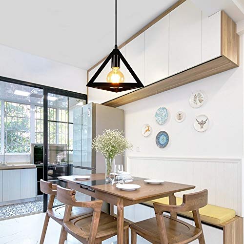 Ajustement créatif pour ce plafonnier triangle suspendu moderne