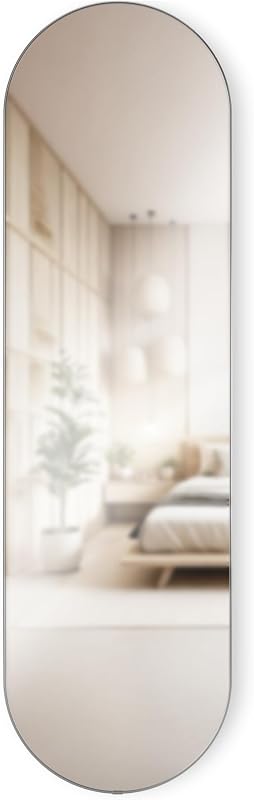 Umbra Hubba Pill Espejo de pared - Espejo de cuerpo entero con marco delgado de latón, moderno diseño ovalado alargado para dormitorio, sala de estar y entrada