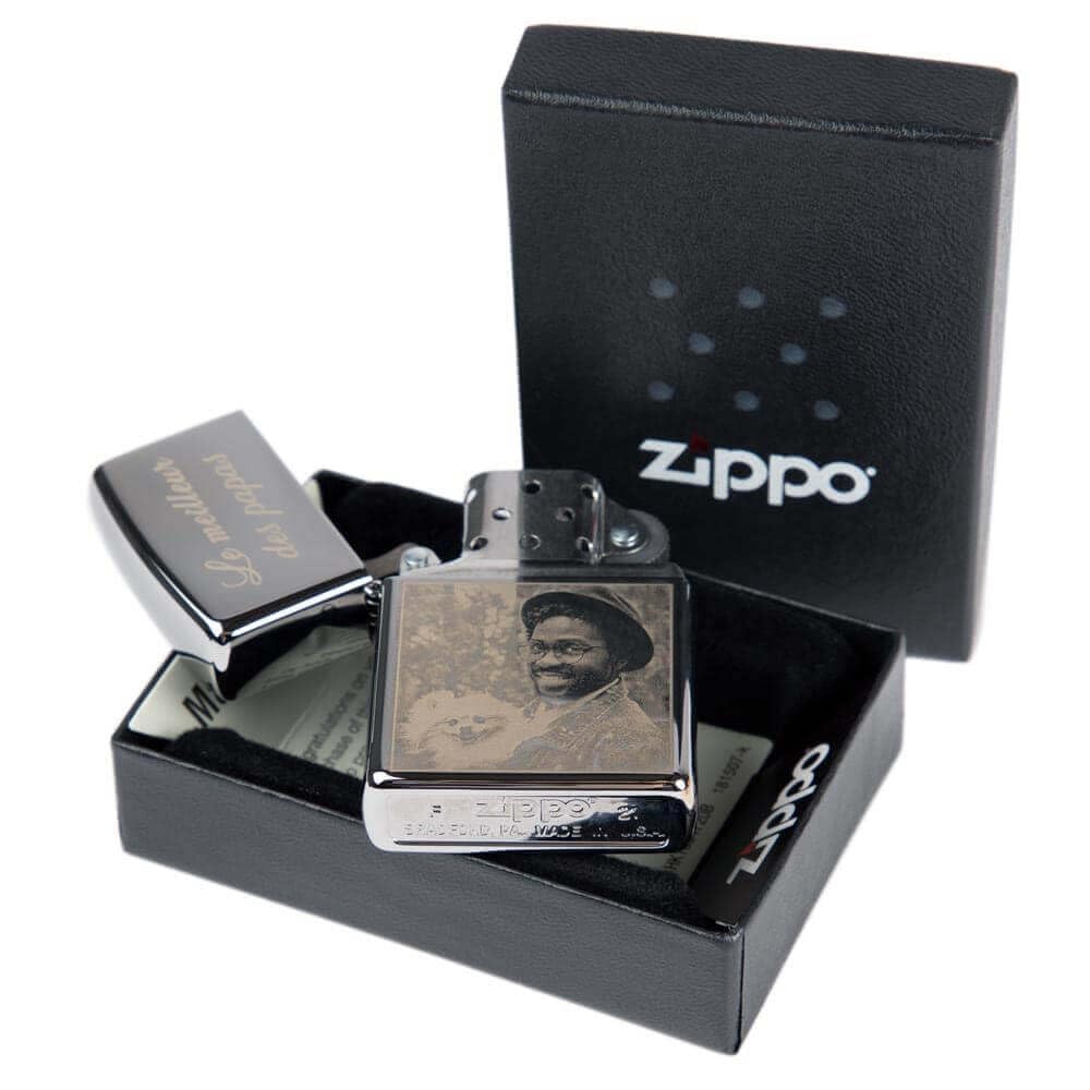 Briquet personnalisé créé à l’Aide d’Un Zip-po gravé – Votre Photo et/ou Texte gravé sur ce Briquet tempête argenté chromé High Polish