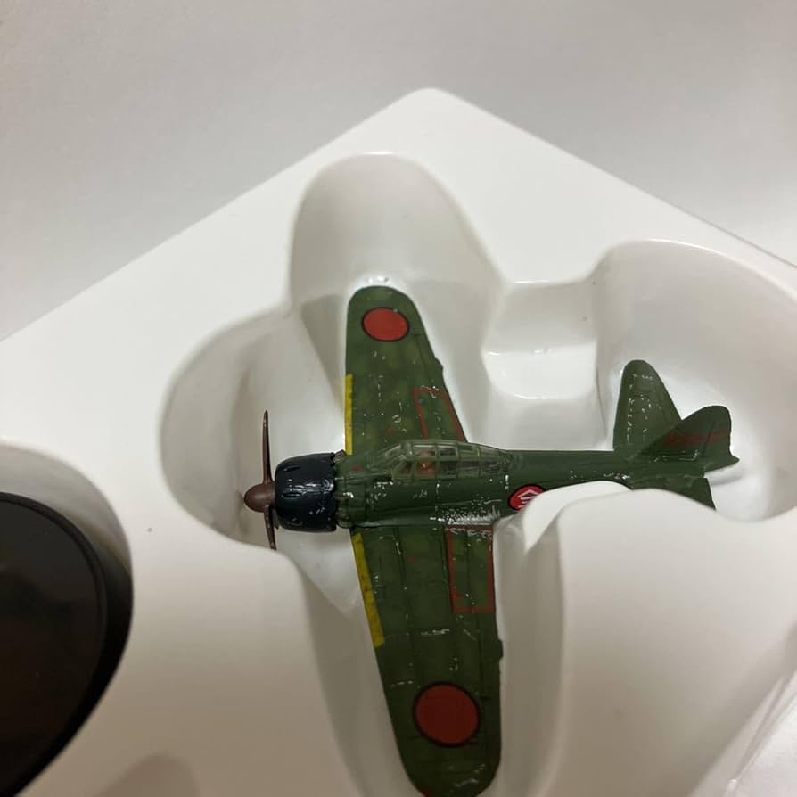 ワールドウイングスミュージアム　ゼロ戦　戦闘機　1/144 戦闘ダメージ Amazon | 【9】 タカラ 1/144 WWM ワールドウイングス