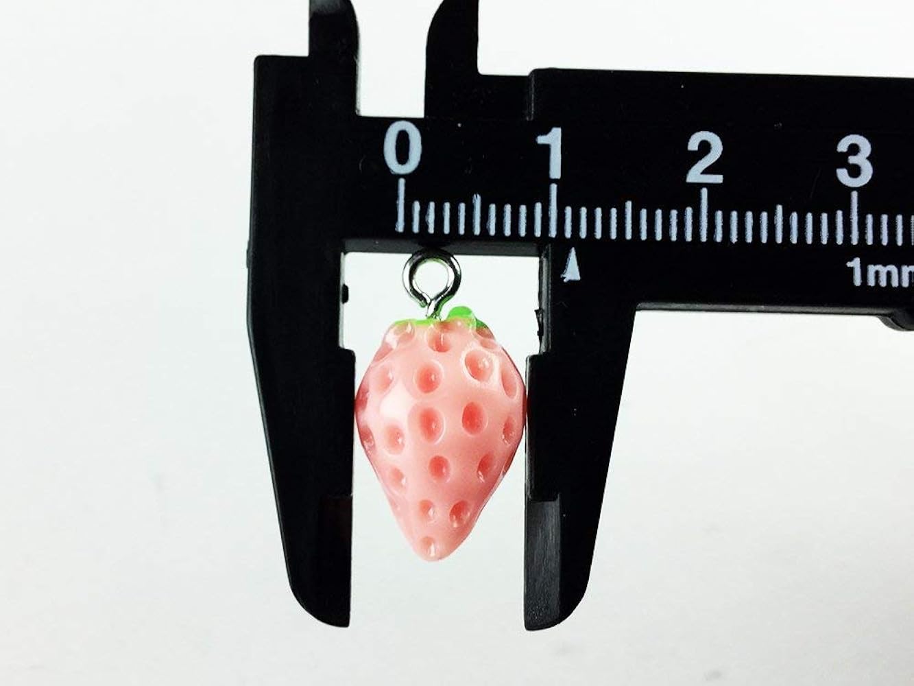 いちごパフェ☆様✨専用ハンドメイドタッセルチャーム約12×5cm 17 いちごパフェ様✨専用ハンドメイドタッセルチャーム約12×5cm 17