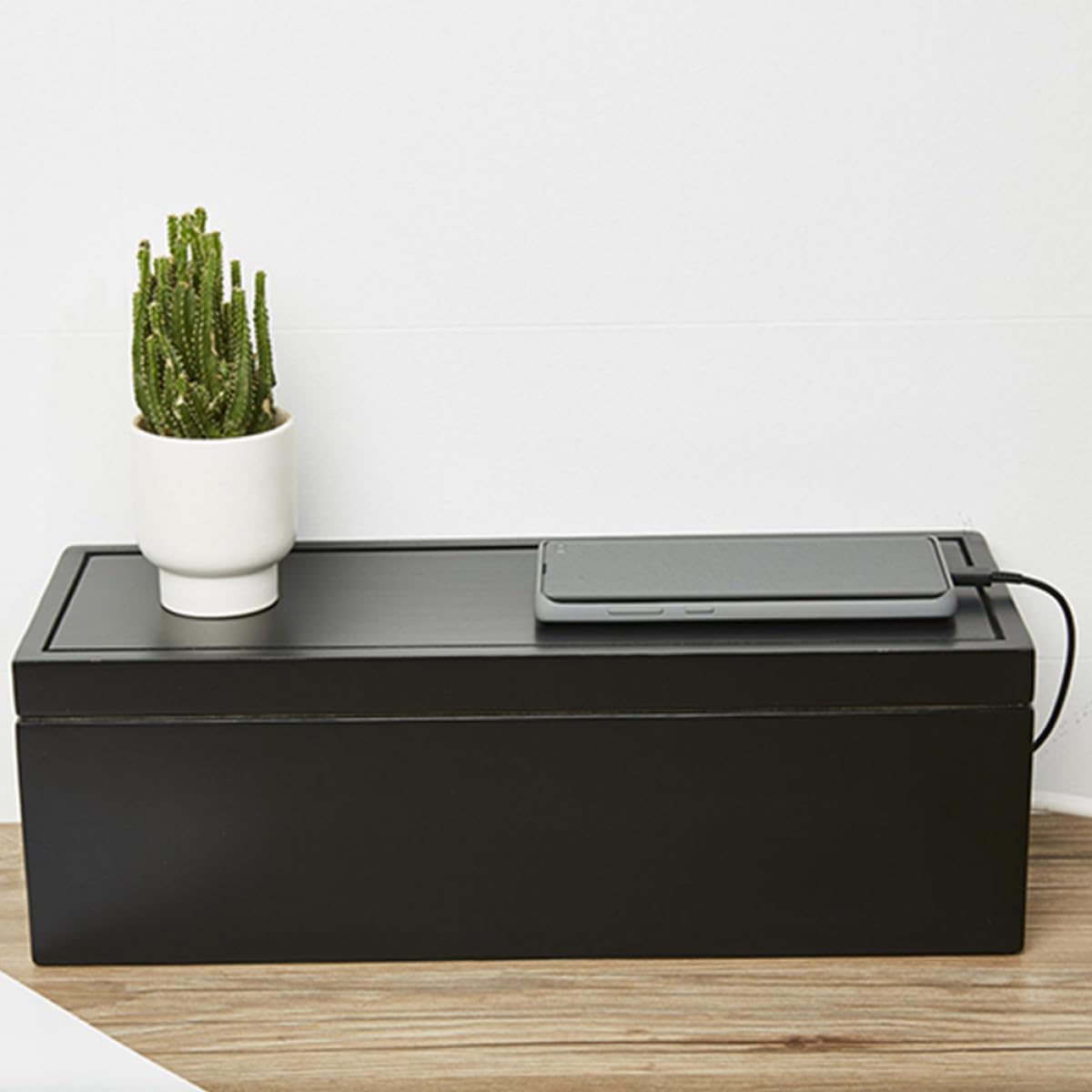 Caja de Enchufes Grande de Madera Negra para Orden de Cables