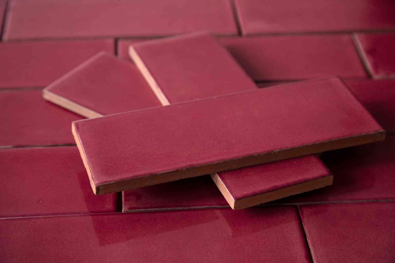 Cerames Azulejos de mosaico rojo de un solo color rosa Mexicano - mosaico de cerámica mexicana Talavera, México Azulejos para cocina, cuarto de baño Un paquete de 35 azulejos de amaranto rosa 20x7 cm