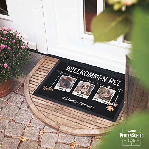 PfotenSchild Fußmatte mit Spruch - Willkommen bei - mit Wunschfotos und Wunschnamen der Haustiere - Geschenkidee für Haustierbesitzer - DREI Tiere - 60 x 40 cm