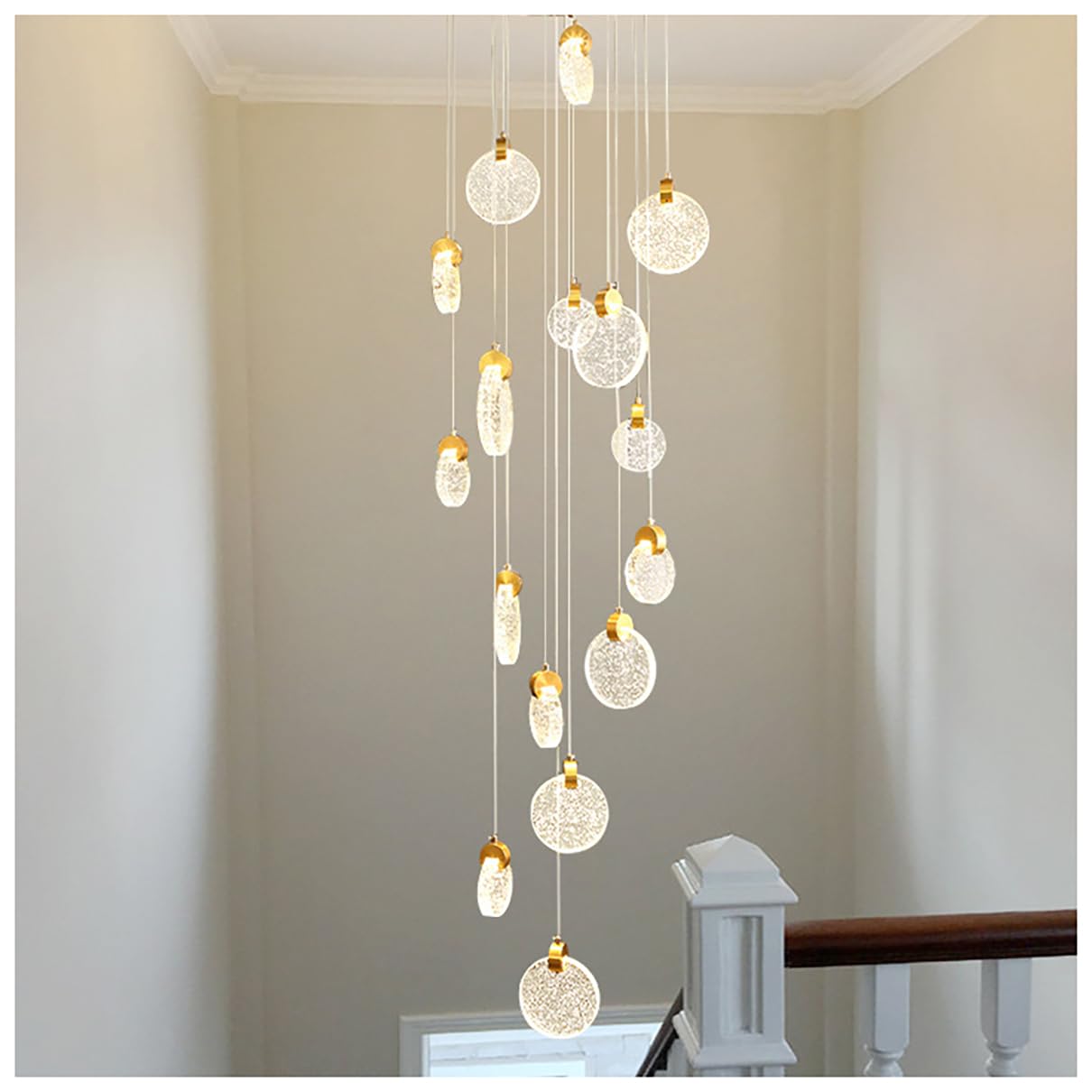 Lampe suspendue réglable en hauteur pour valoriser un haut plafond
