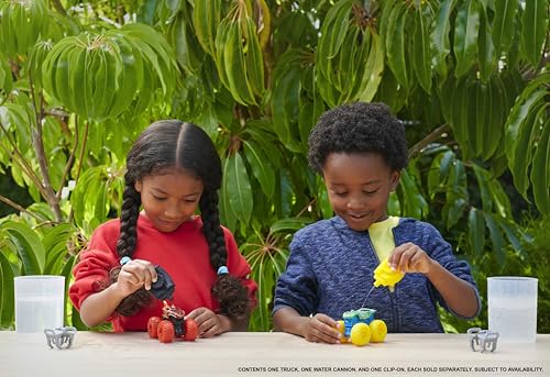 Hot Wheels Monster Trucks Color Reveal (Verschiedene Modelle, zufälliges Fahrzeug) – Farbwechseleffekt in warmem und kaltem Wasser mit Wassersprühtank, Überraschungsspielzeug für Kinder, HJF39