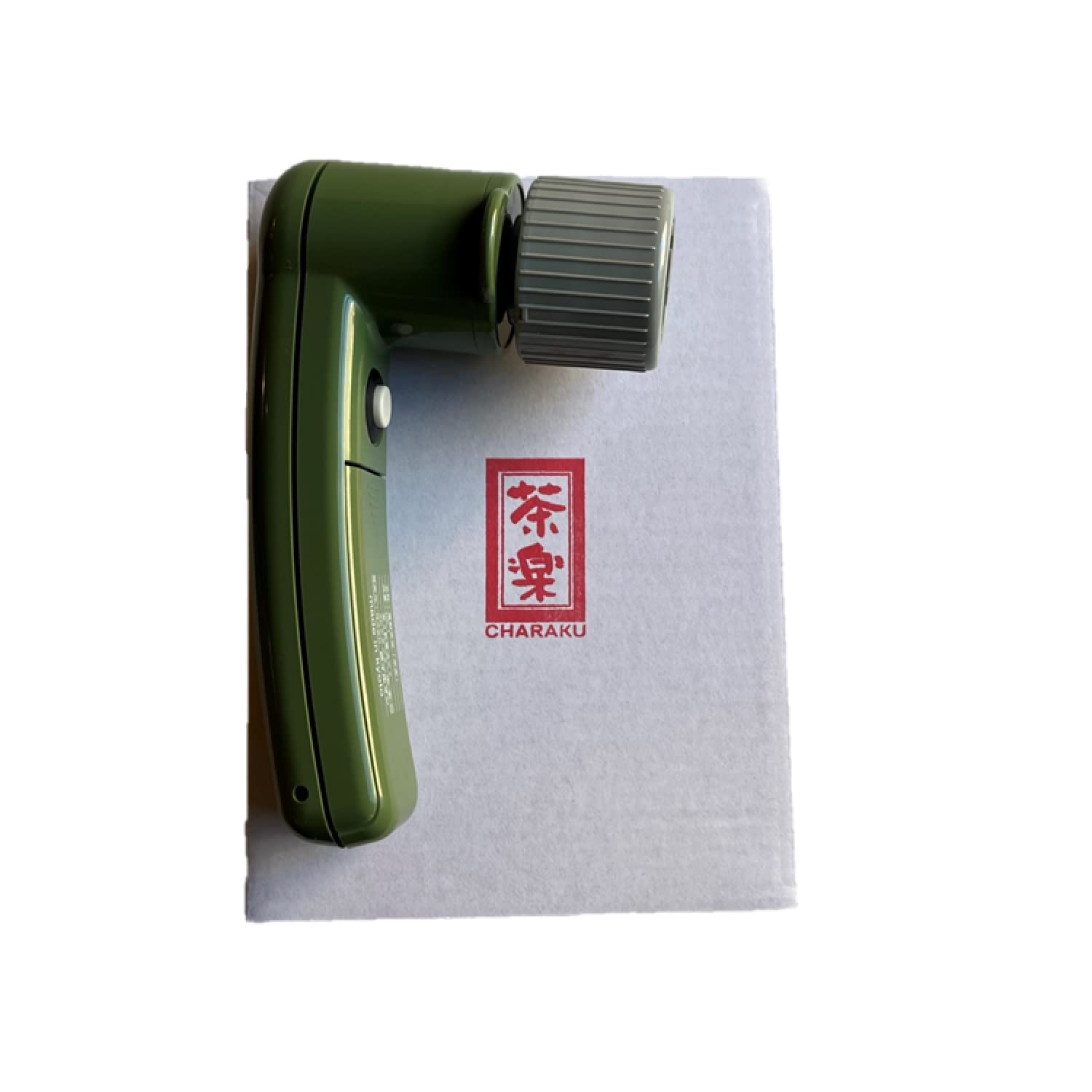 Charaku, japanischer elektrischer Matcha-Schneebesen/Einzeleinheit, Dosis nicht im Lieferumfang enthalten, Bambus-Schneebesen, Adapter und Batterie.