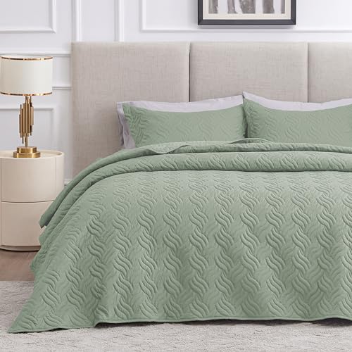 Love's cabin King Size Quilt Bedding Set Sage Bedspreads - Bed Summer Quilt Lightweight Microfiber Bedspread- Wave Pattern Bedding Coverlet for All Season - 3 Piece (1 Quilt, 2 Pillow Shams)