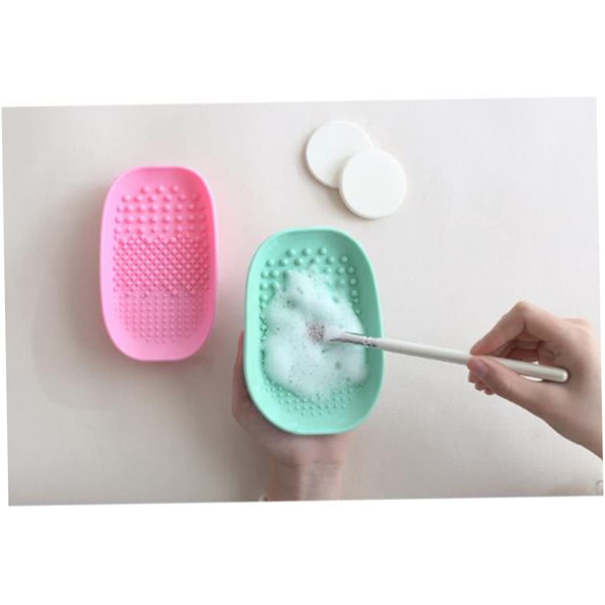 Silicone Makeup Brush Cleaning Pad Brush Cleaning Plate for Women Handheld Scrubber Board for Easy Washing Water-Fillable Compact Storage 5.98 X 3.54 X 1.18 in