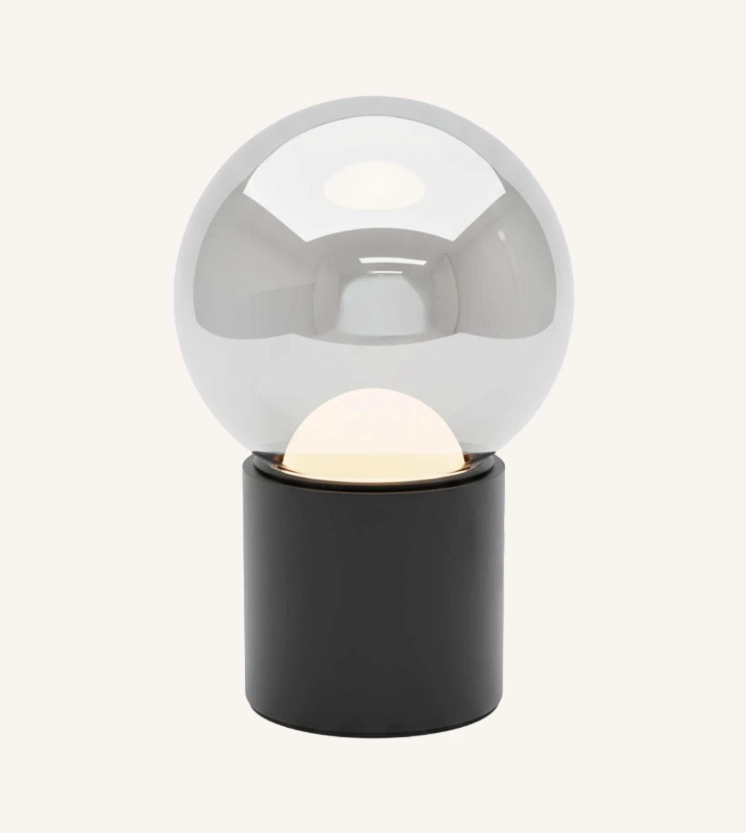 NEONA COSMO LED Tischleuchte kabellos Glas mit Akku – Dimmbare Tischlampe mit Glaskugel in Spiegeloptik, Touch-Sensor, 2 Farbtemperaturen 2200K–2700K, Aluminium, LED fest integriert, 3 Jahre Garantie
