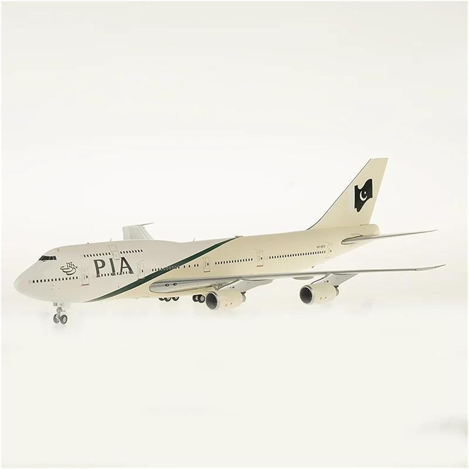 1 200 for Pakistan Airlines Boeing 747-300 AP-BFV Miniature Die-cast Alloy Aircraft Model Gift Hobby Playgame Kit
