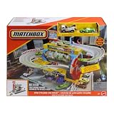 Matchbox Myjnia Turbo Cyklon Zestaw do zabawy z samochodzikiem Corvette i lawetą w skali 1:64 oraz obrotowym tunelem „myjącym”; myjnia samochodowa, warsztat i parking, zabawka dla dzieci, JGB68