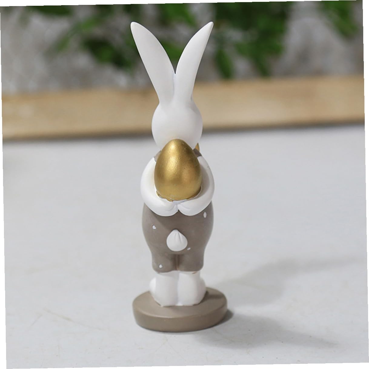 2 Pezzi Coniglietti Decorativi in Resina con Uovo Dorato, Decorazione Pasqua Realistica e Carina per Tavola di Pasqua e Atmosfera Festiva