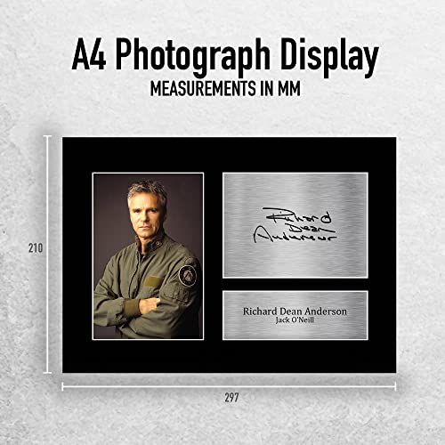HWC Trading A4 Richard Dean Stargate SG-1 Geschenke Gedrucktes Signiertes Autogramm Foto für Fans von Fernsehshows