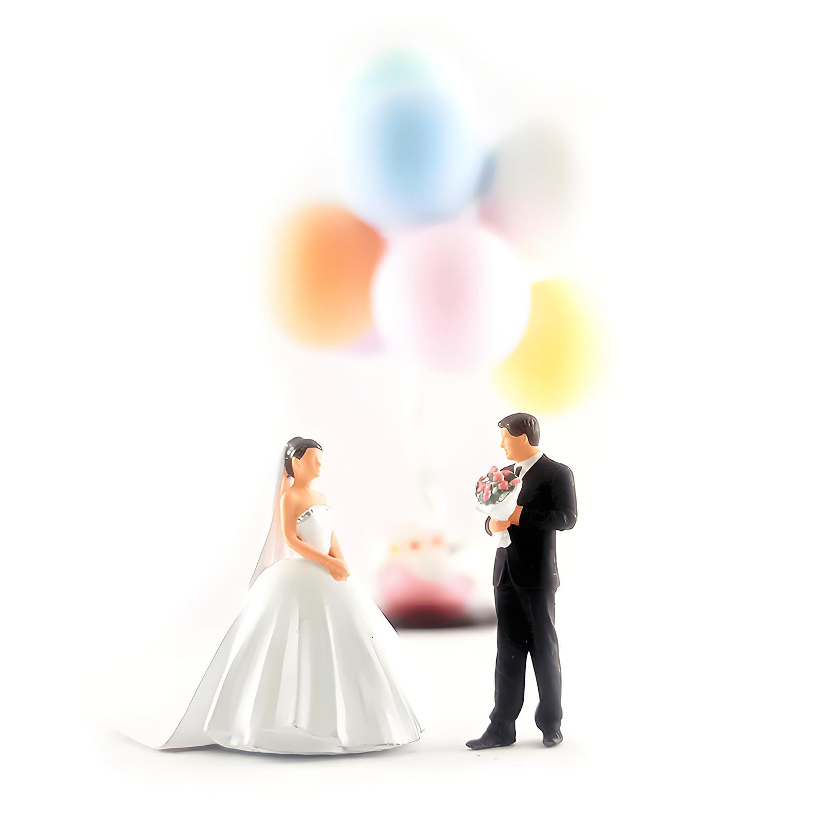 Msioytog Upgrades Realistic 1: 64 Miniature Wedding Proposal Couple Figurines Resin Decoration for Home Display & Small Scene Wedding Decoration Miniatures