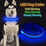 Cómodo de llevar y fácil de usar: este collar para perro con luz es de tejido de malla suave, muy cómodo para que los perros lo lleven en el cuello. Y tiene una hebilla de liberación para ponerlo y quitarlo. Haz clic en el pequeño botón en el lateral de la carcasa de la batería para cambiar los modos de parpadeo: brillo constante, parpadeo y apagado.