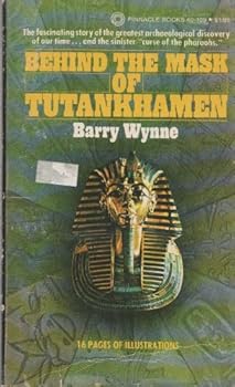 Paperback Behind the mask of Tutankhamen Book