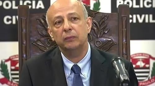 『Polícia Civil faz perícia em casa de onde teria saído fuzil usado na execução de ex-delegado』のカバーアート