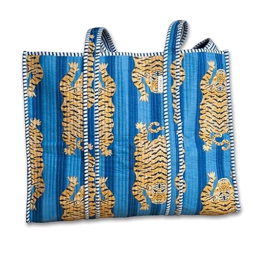 IBOAH Bolsa de Mano Grande Acolchada Artesanal de Algodón con Estampado de Tigres y Detalles en Rayas – Tote Bag Versátil para Playa, Compras, Viajes, Avión y Uso Diario (Azul Tigres) | Ya disponible en tu tienda friki favorita! En mundofriki.es!