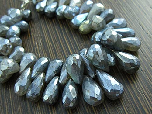 Labradorite mystique taillée en larme pour remplacer les perles ternes de vos bijoux