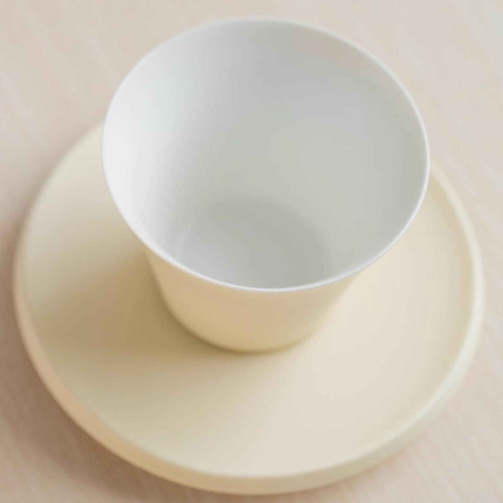 Ceramiczne szkliwione kremowe naczynia do herbaty są świeże, wykwintne i praktyczne - zestaw 8 kremowo-żółtych.