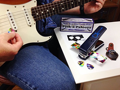 Pick-a-palooza ® DIY médiator Punch – Le Premium machine à médiator de guitare et une chaîne de clé de cuir support pour médiator Coffret cadeau blanc - Les Beatles, Paul McCartney, John Lennon, RIngo Starr, George Harrison Pick-a-palooza ® DIY médiator Punch – Le Premium machine à médiator de guitare et une chaîne de clé de cuir support pour médiator Coffret cadeau blanc – Image 8