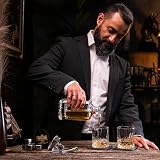 WHISISKEY Zestaw Karafka do Whisky - Zestaw Prezentowy Whiskey - Prezenty dla Mężczyzn - Pomysły na Prezent dla Mężczyzny - Klasyczna Karafka 700ML, 2 Szklanki do Whisky, 4 Kamienie do Whisky