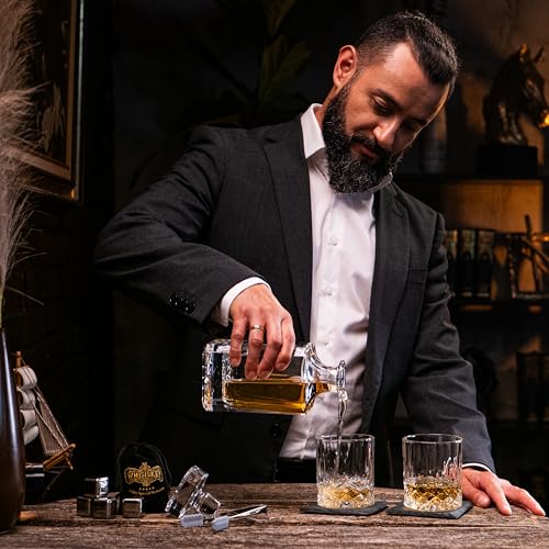 WHISISKEY Zestaw Karafka do Whisky - Zestaw Prezentowy Whiskey - Prezenty dla Mężczyzn - Pomysły na Prezent dla Mężczyzny - Klasyczna Karafka 700ML, 2 Szklanki do Whisky, 4 Kamienie do Whisky